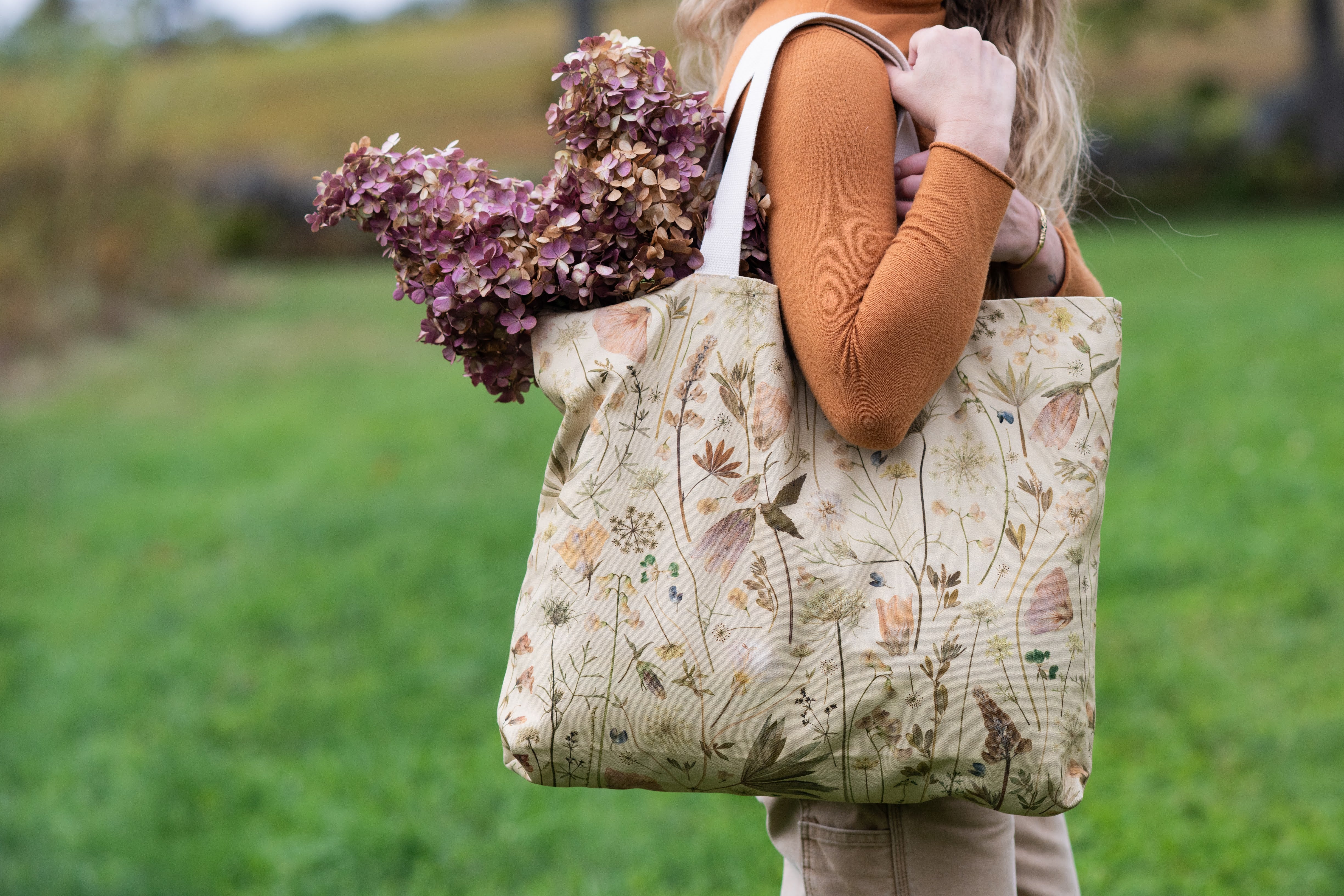 Vintage Garden Classic Tote